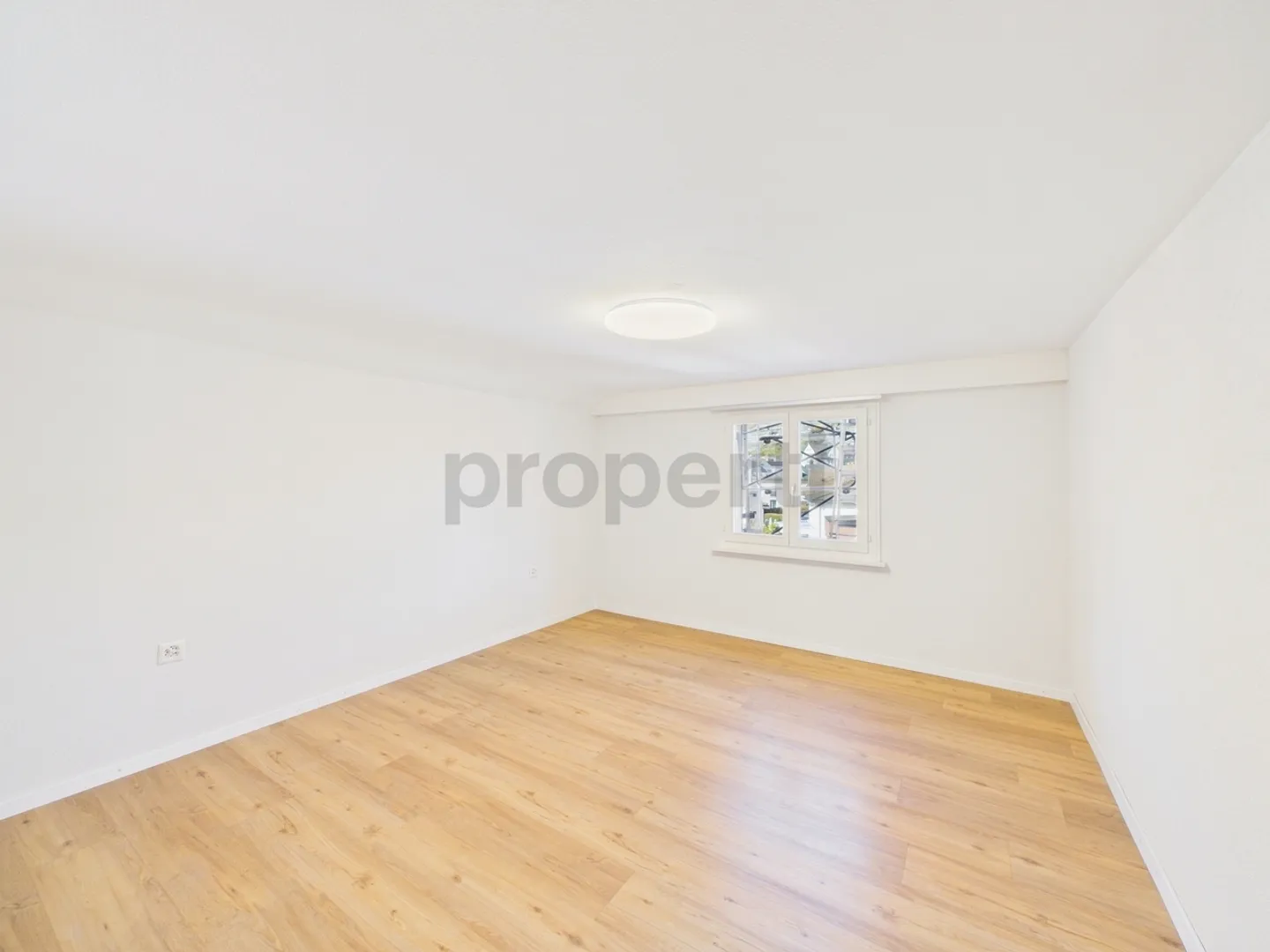 Appartement moderne de 3,5 pièces sous les toits avec balcon à Niederurnen - Photo 4 sur 9