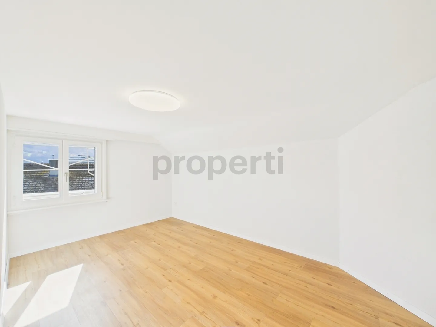 Appartement moderne de 3,5 pièces sous les toits avec balcon à Niederurnen - Photo 5 sur 9