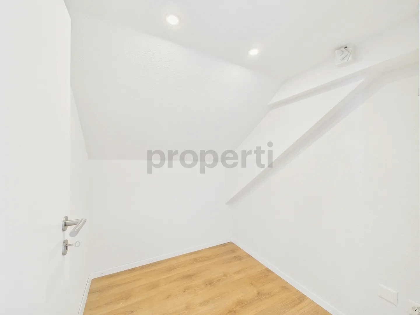 Appartement moderne de 3,5 pièces sous les toits avec balcon à Niederurnen - Photo 6 sur 9