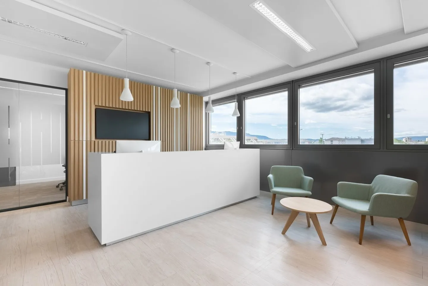 Espace de bureau ouvert pour 10 personnes à Regus Nations - Photo 4 sur 10