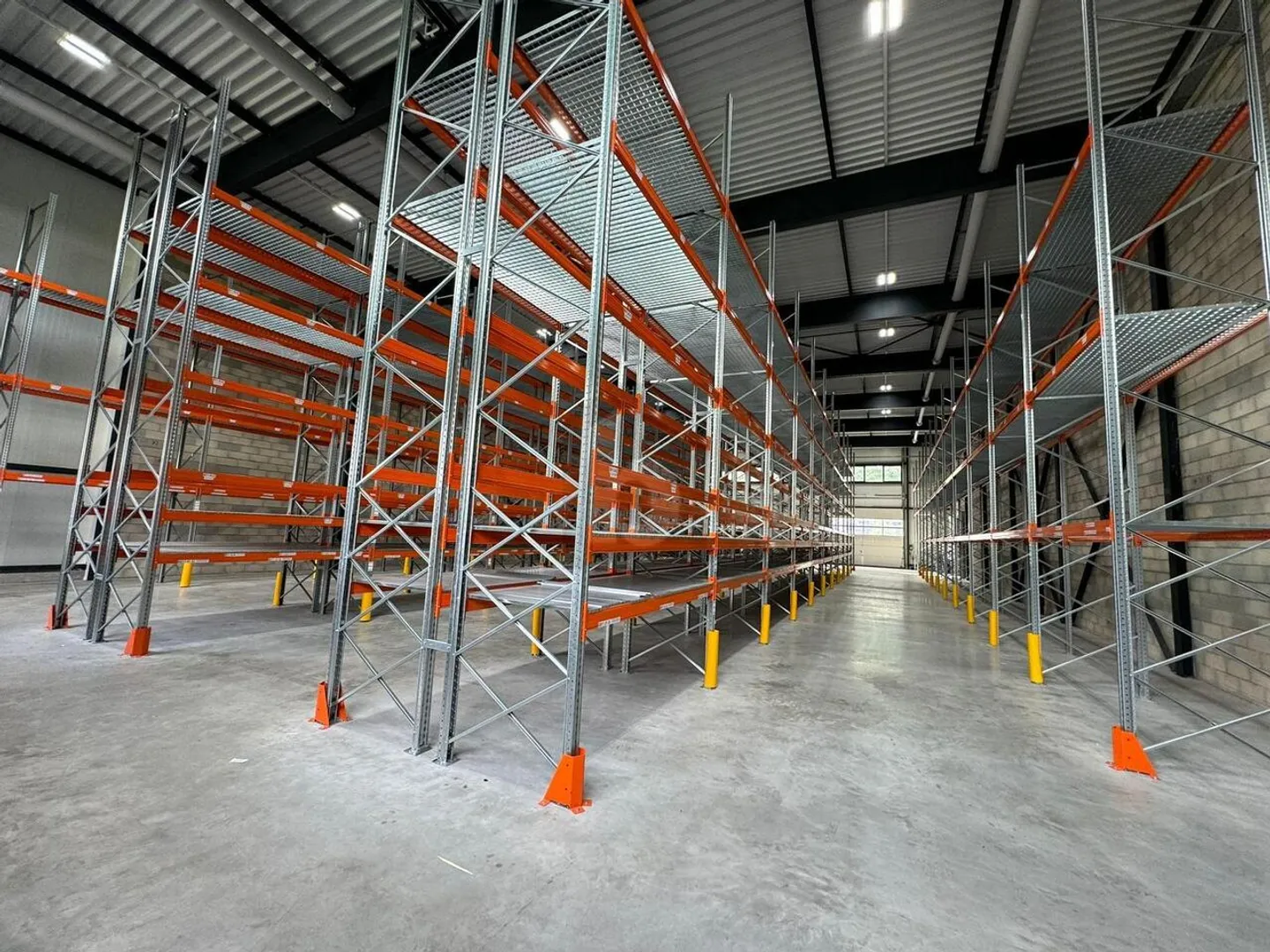 ZWEI GERÄUMIGE HALLEN - Foto 3 von 6