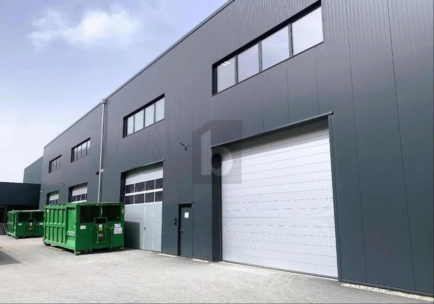 ZWEI GERÄUMIGE HALLEN - Foto 4 von 6