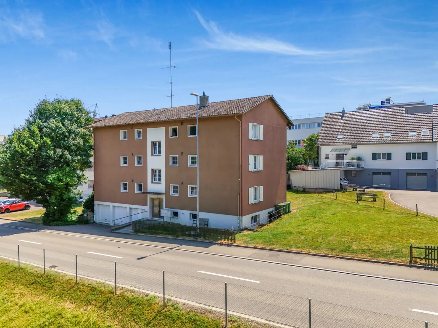 Casa plurifamiliare con 6 appartamenti e potenziale di ampliamento... - Foto 2 di 12