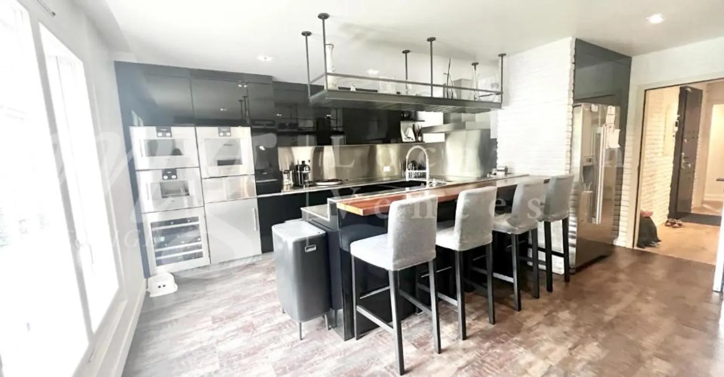 SUPERB 7-ROOM APARTMENT OF 250 m2 WITH LARGE TERRACE - 3 BALCONIES AND UNOBSTRUCTED VIEW - Photo 1 of 13