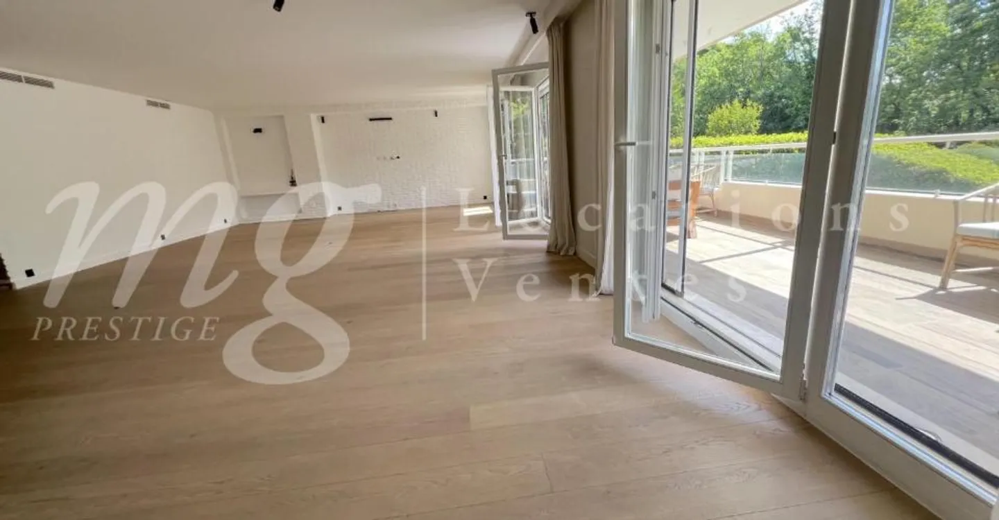 SUPERB 7-ROOM APARTMENT OF 250 m2 WITH LARGE TERRACE - 3 BALCONIES AND UNOBSTRUCTED VIEW - Photo 5 of 13