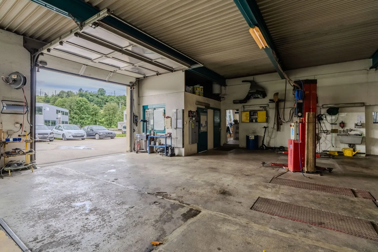 Industrial building/depot - Photo 8 of 29