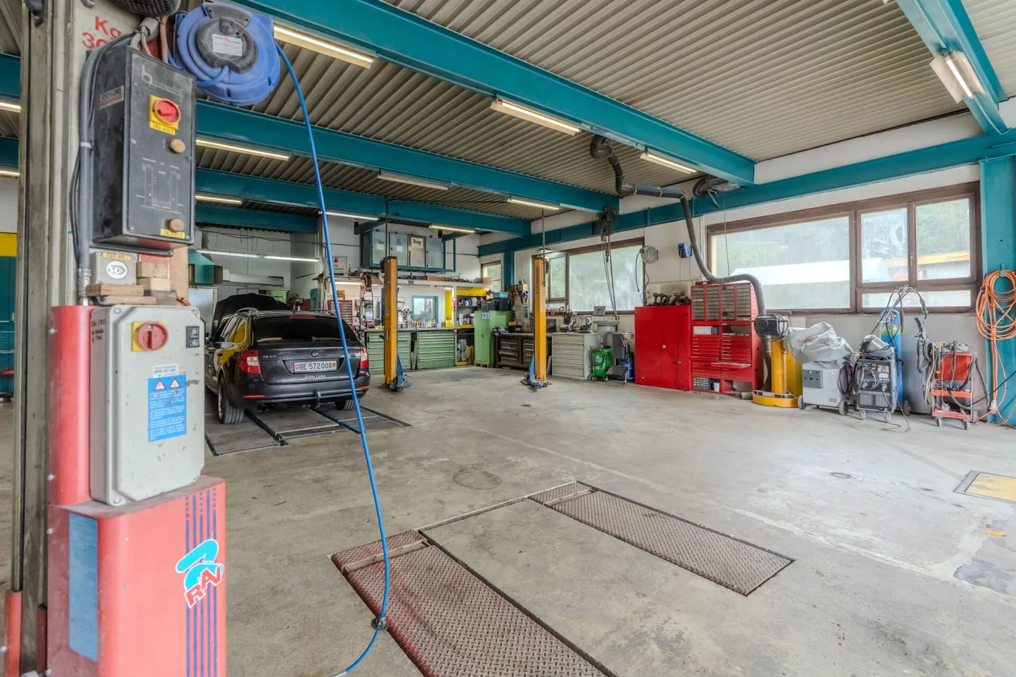 Industrial building/depot - Photo 9 of 29