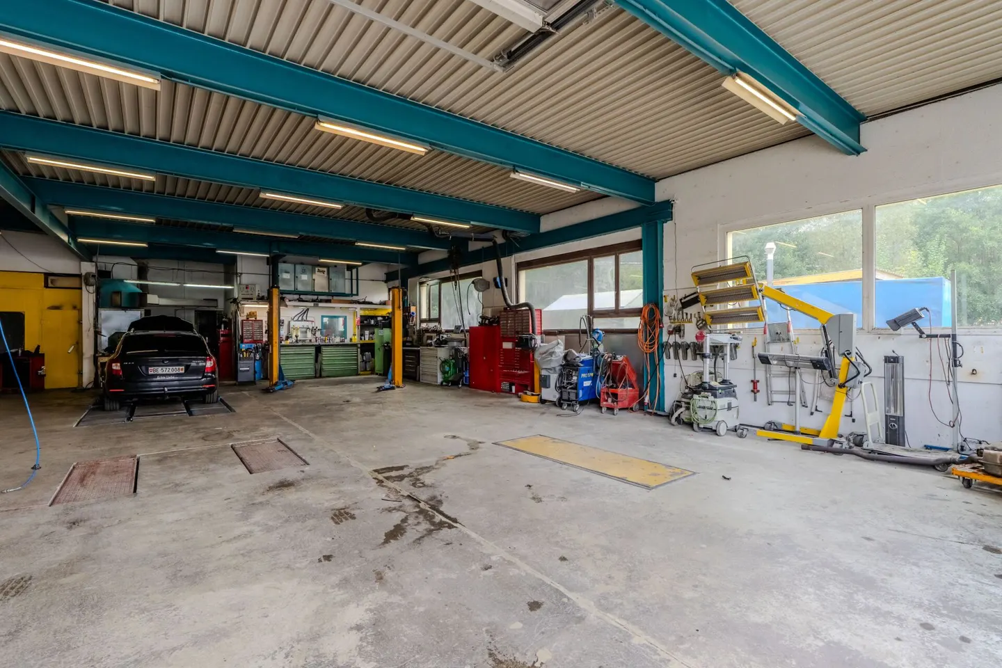 Industrial building/depot - Photo 10 of 29