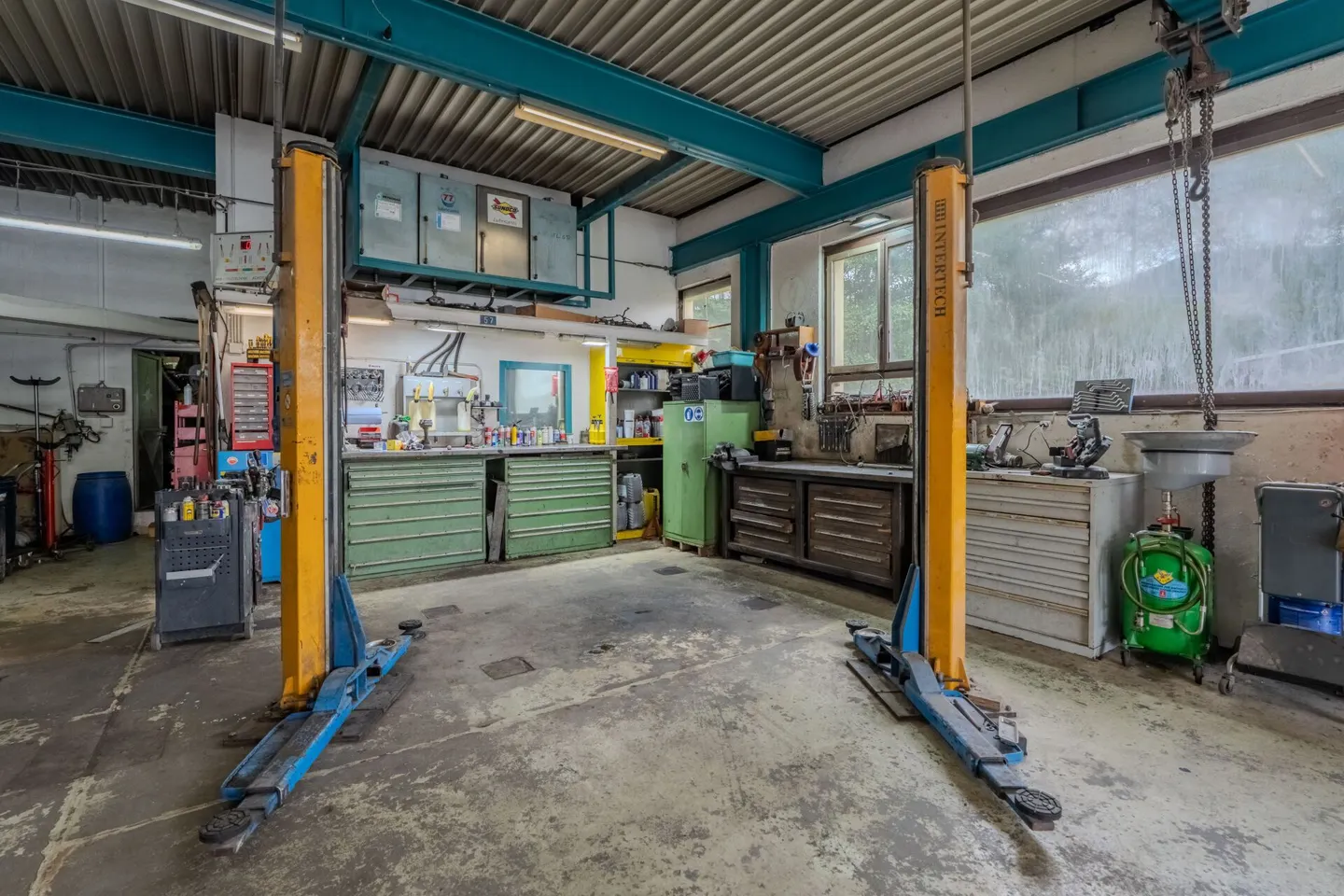 Industrial building/depot - Photo 12 of 29