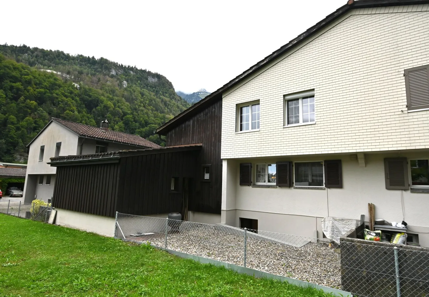 Well-maintained, semi-detached 5-room single-family house - Photo 3 of 16
