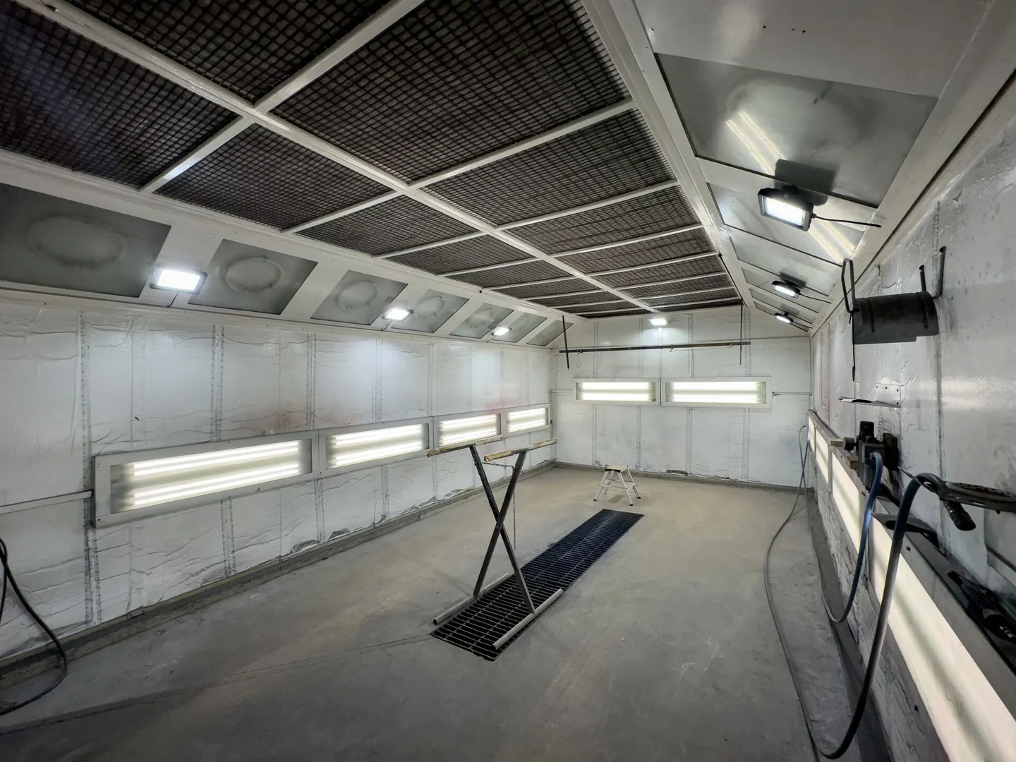 Industrial building/depot - Photo 14 of 29