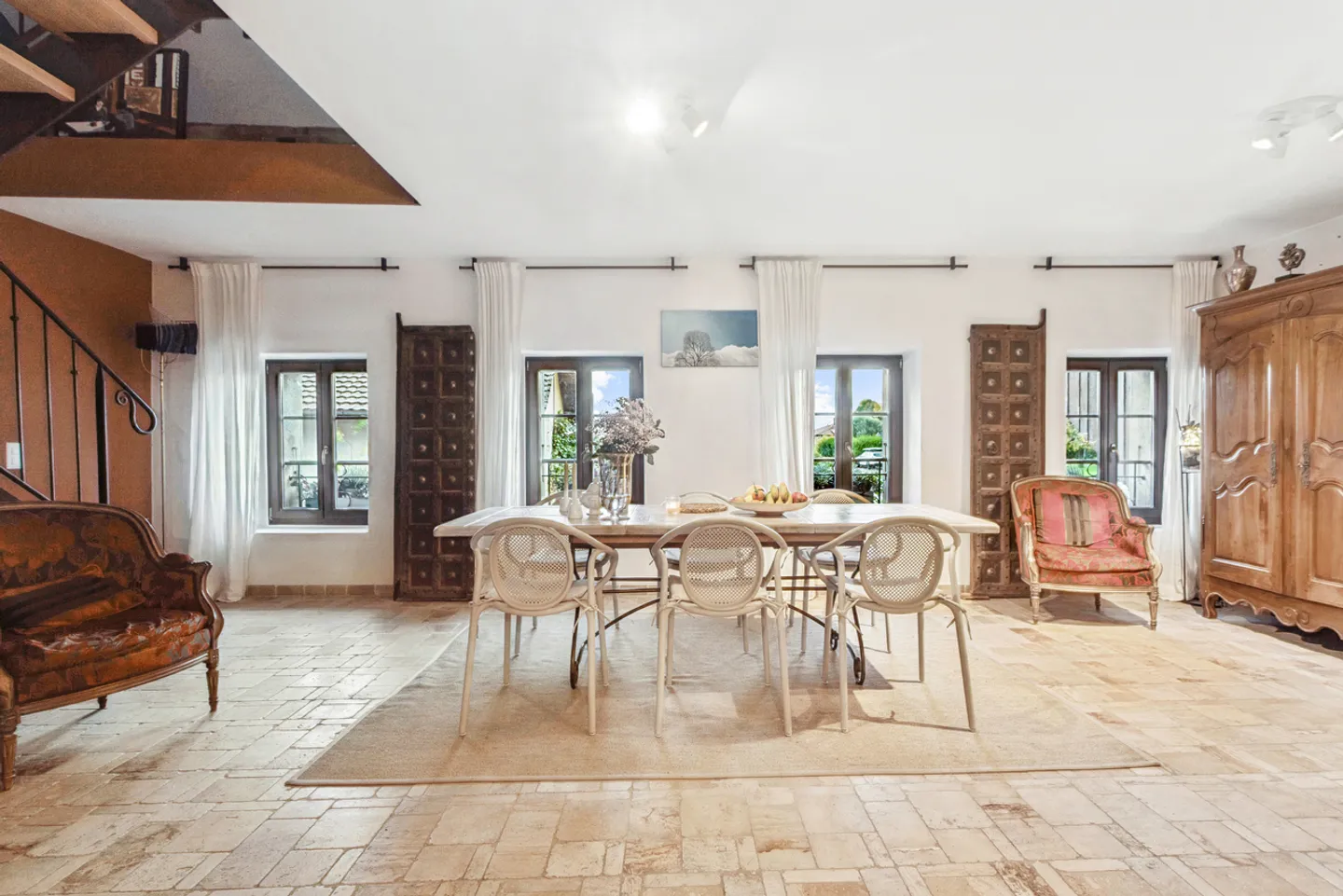 Magnificent renovated farmhouse with a lot of character and close to the lake - Photo 3 of 13