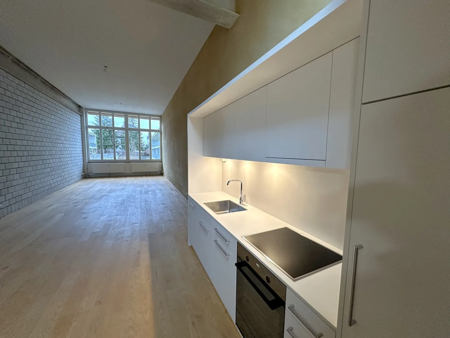 Modern 2.5-room loft apartment for rent - Photo 3 of 9