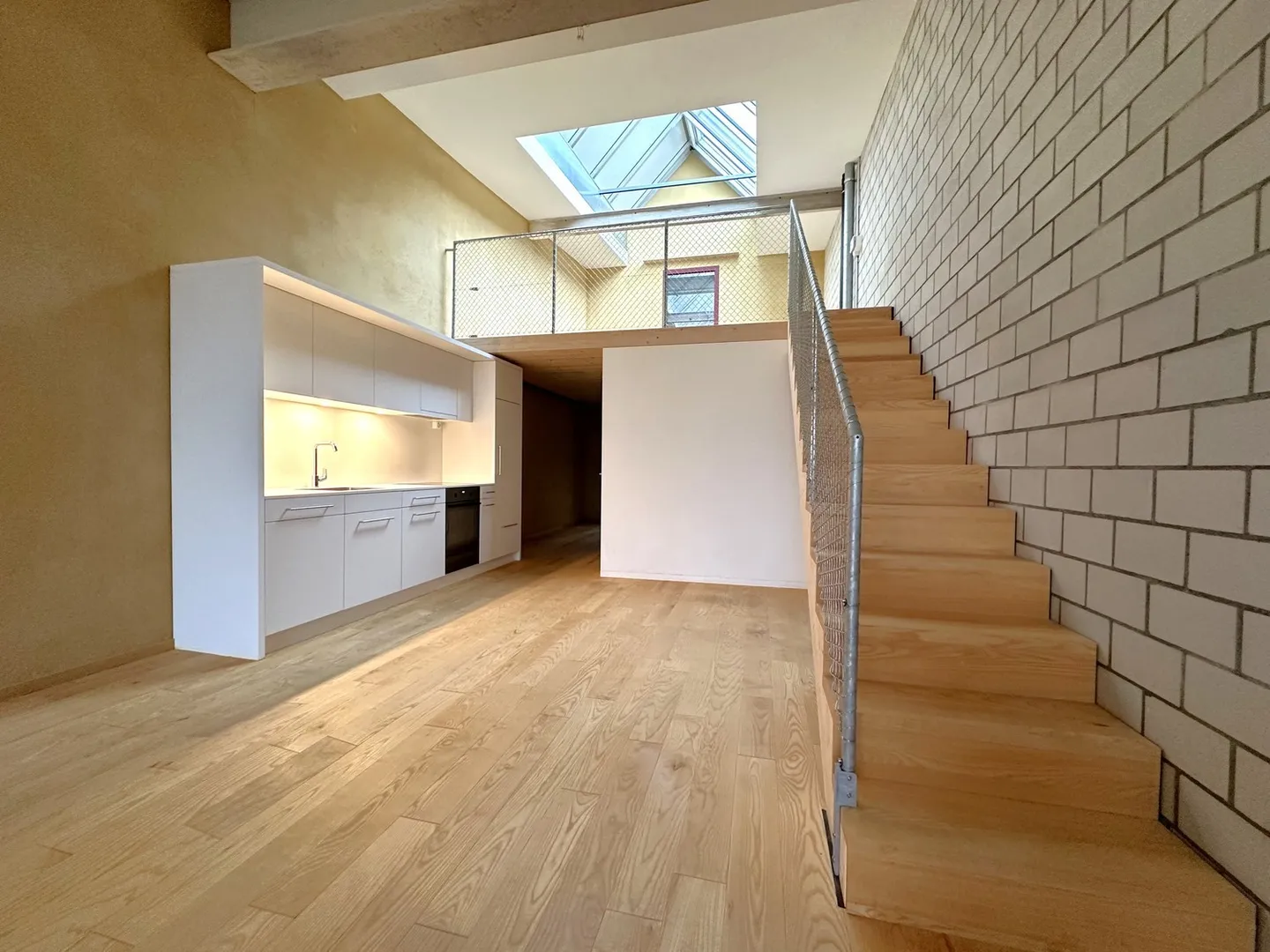 Modern 2.5-room loft apartment for rent - Photo 1 of 9