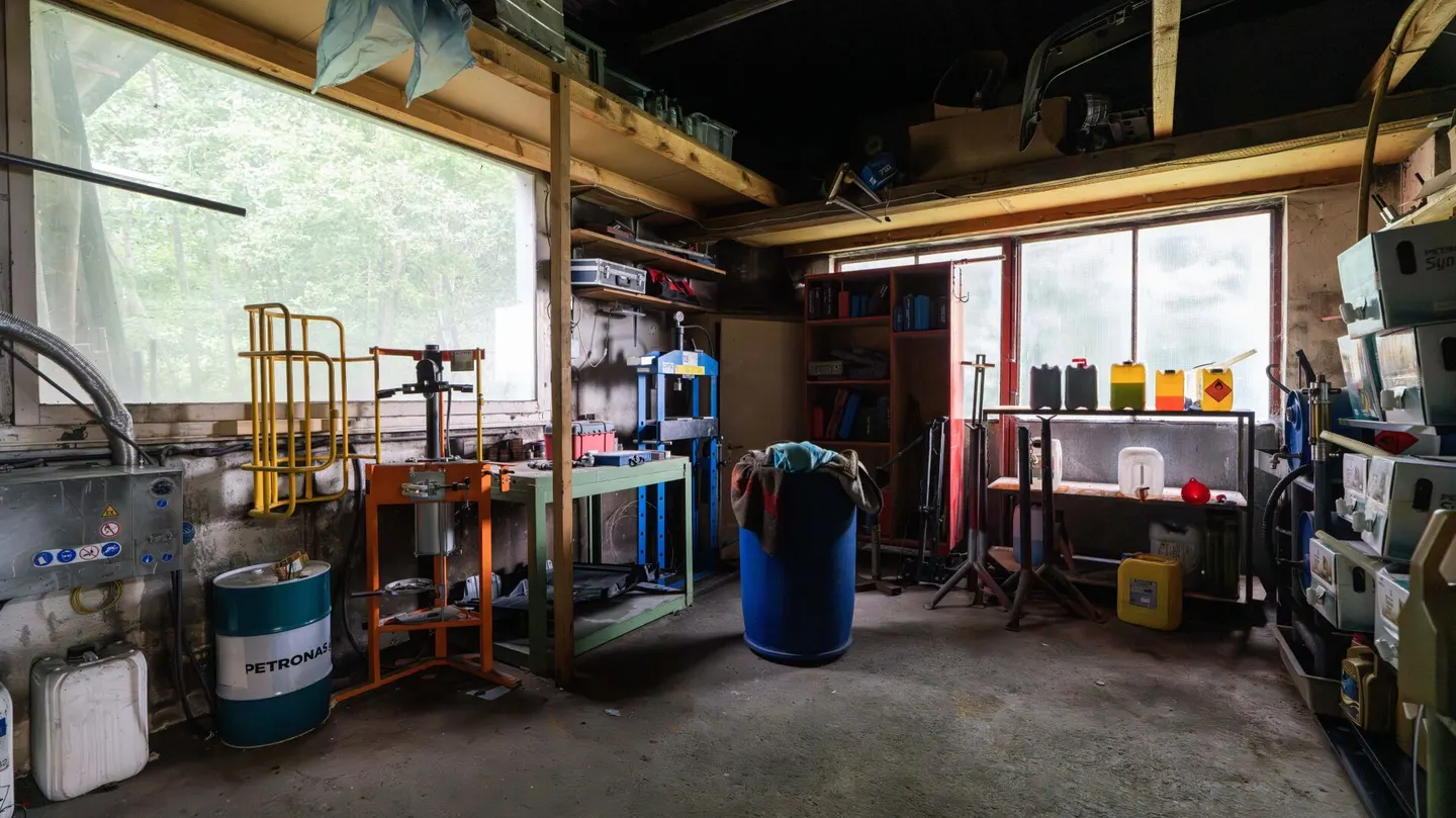 Industrial building/depot - Photo 26 of 29