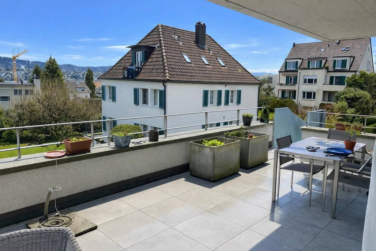 Wohnung mit viel Charme an zentraler Lage in Küsnacht - Foto 3 di 6