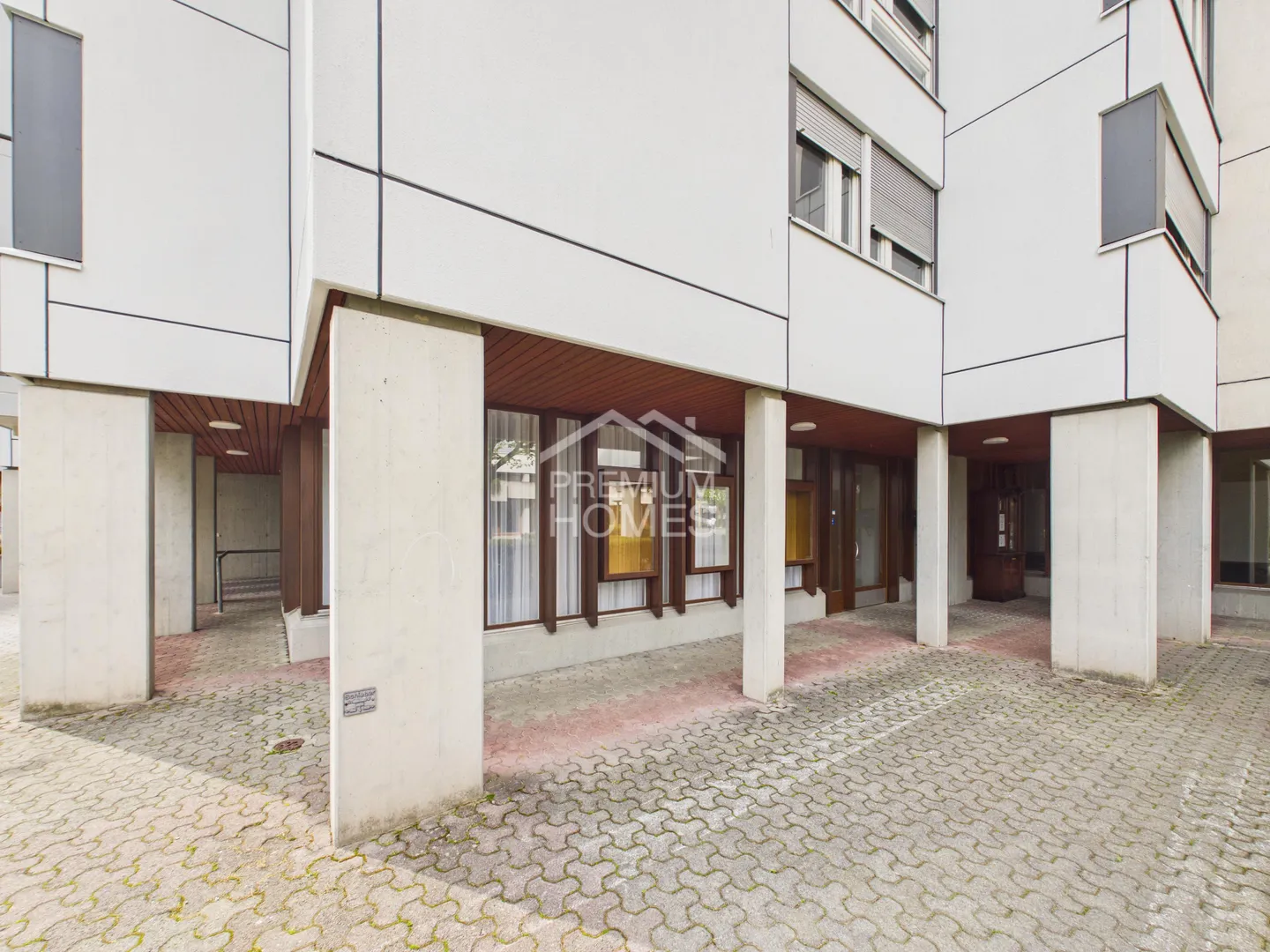 Petit, fin, plein de potentiel ! Conversion d'espace commercial - Appartement avec services - Photo 1 sur 10