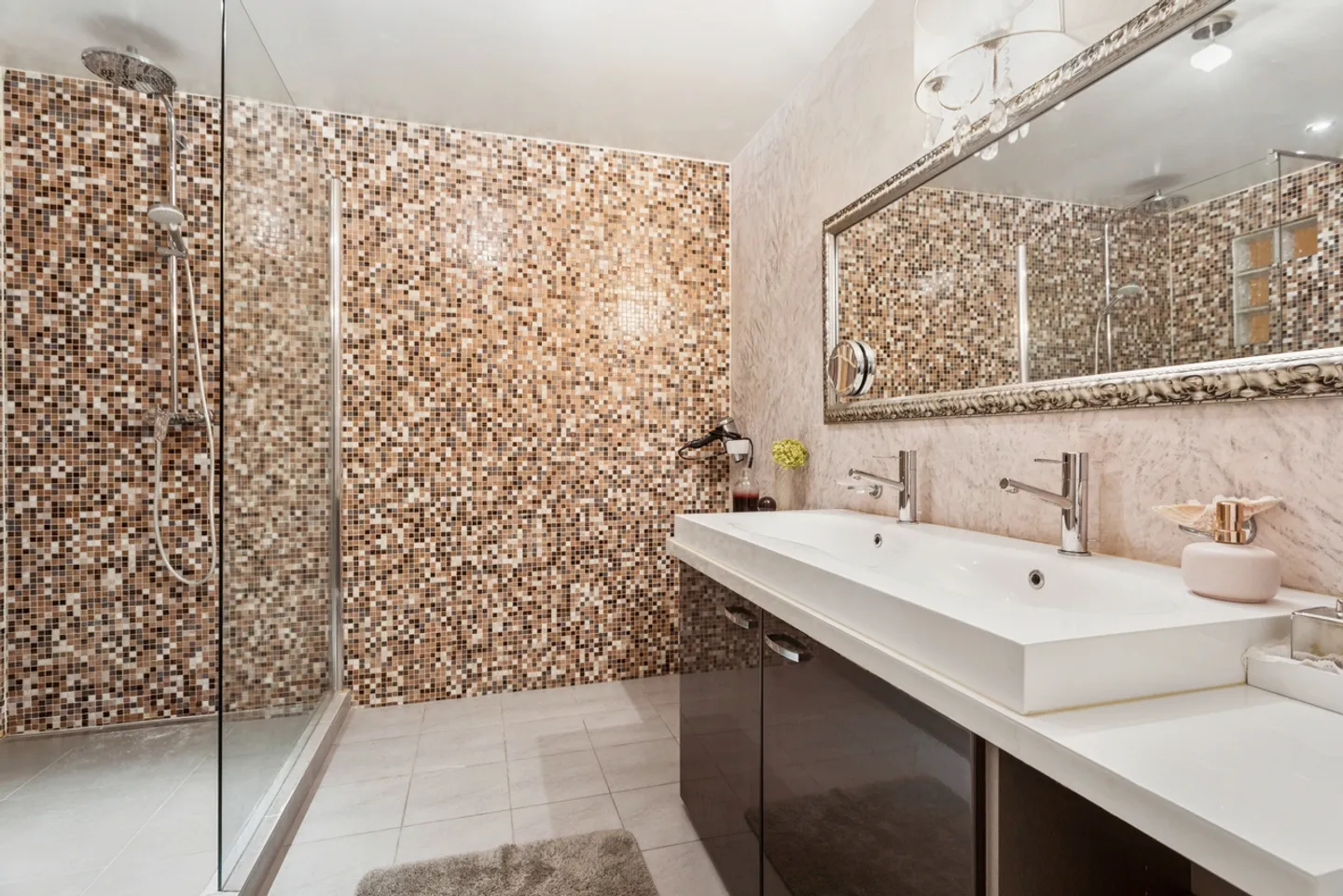 Magnificent renovated farmhouse with a lot of character and close to the lake - Photo 9 of 13