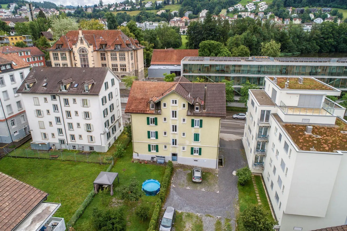 Zentrale Aussen-Parkplätze - Foto 1 von 3