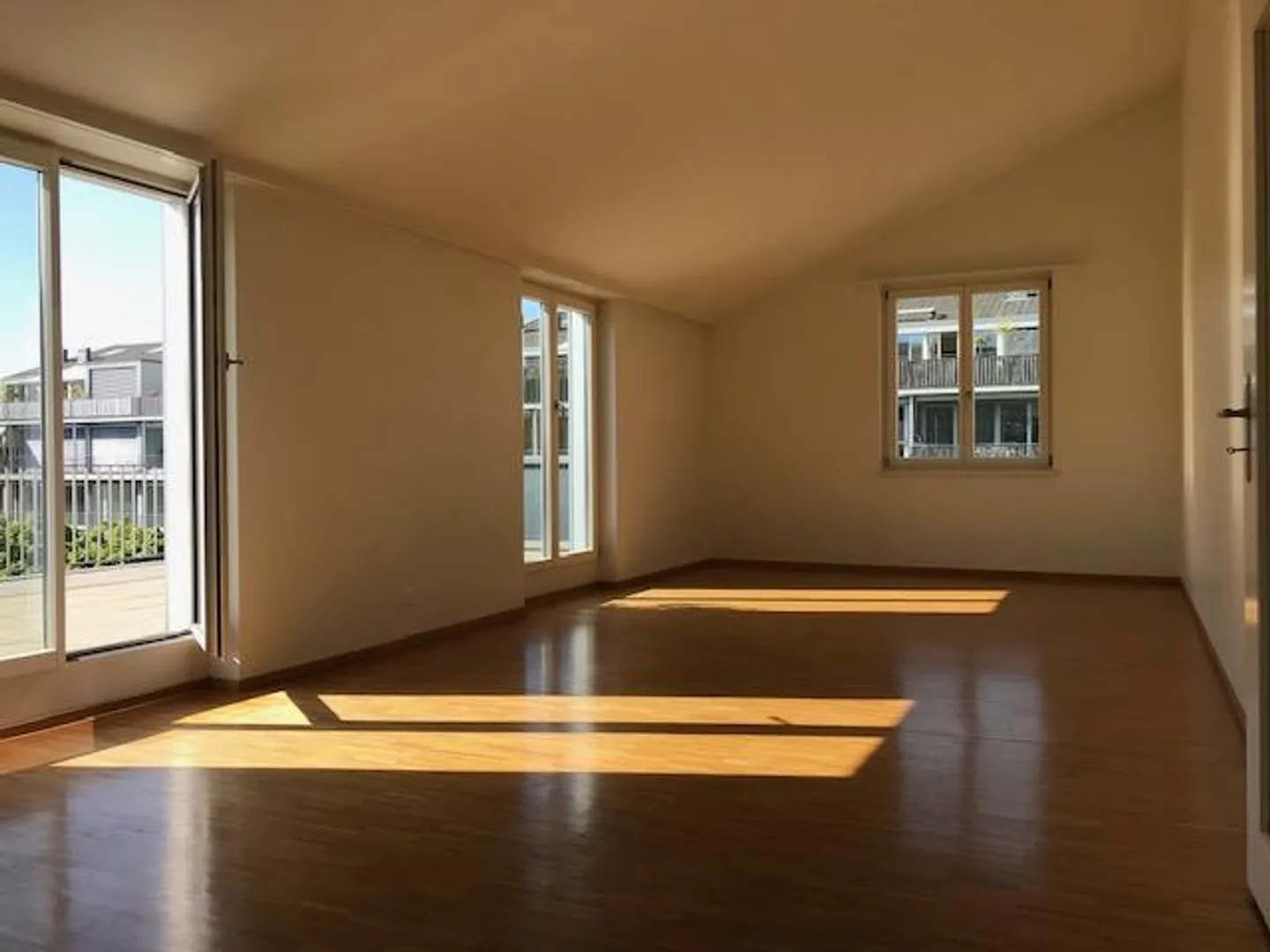 Moderne Dachwohnung in Therwil - Foto 4 von 15