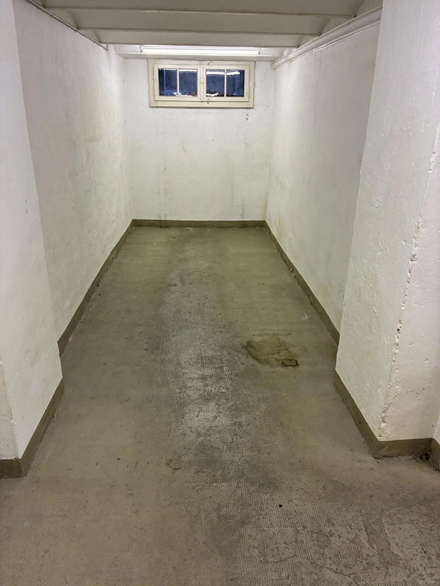 Due locali di stoccaggio a CHF 95.00 ciascuno (20m2 e 12m2) - Foto 3 di 3