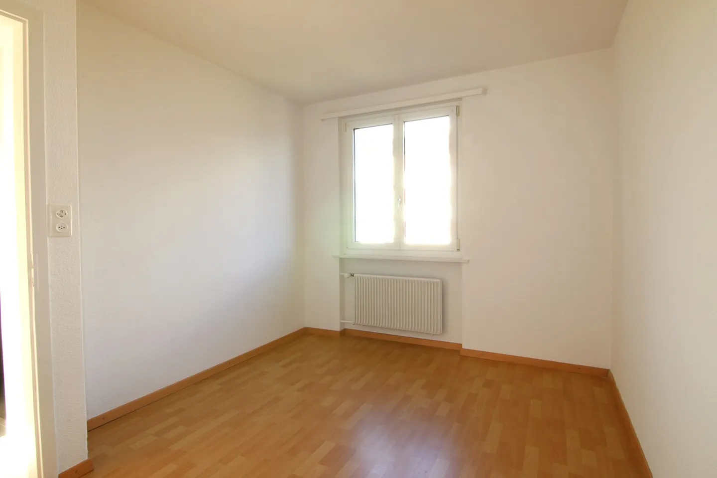 Luminoso appartamento di 3 stanze dopo completa ristrutturazione a Biberist - Foto 5 di 9