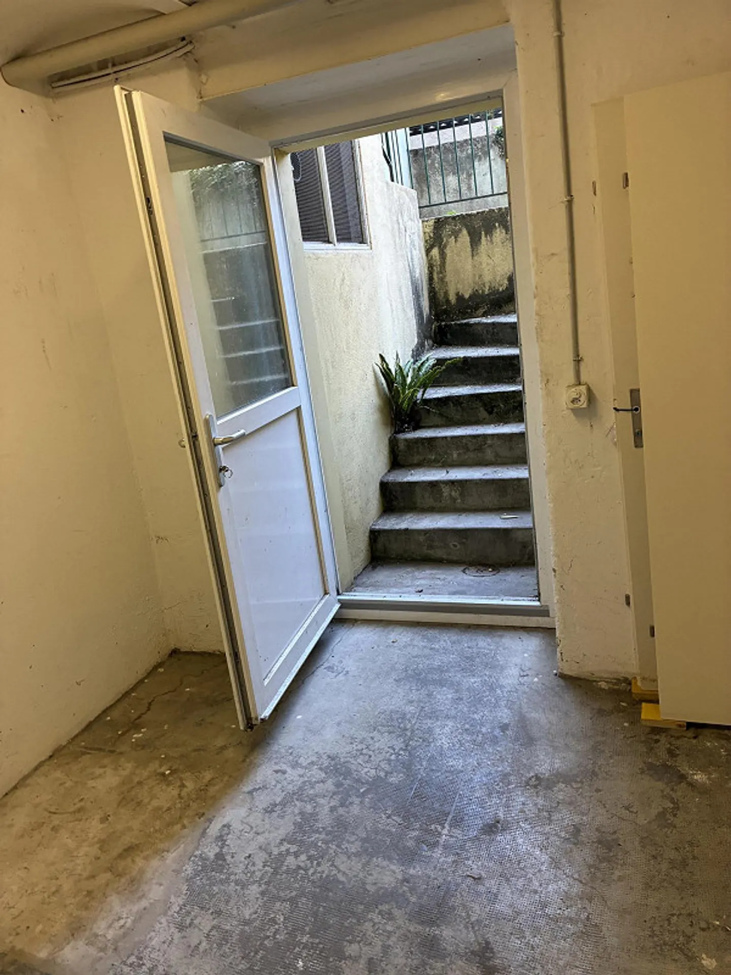Due locali di stoccaggio a CHF 95.00 ciascuno (20m2 e 12m2) - Foto 1 di 3