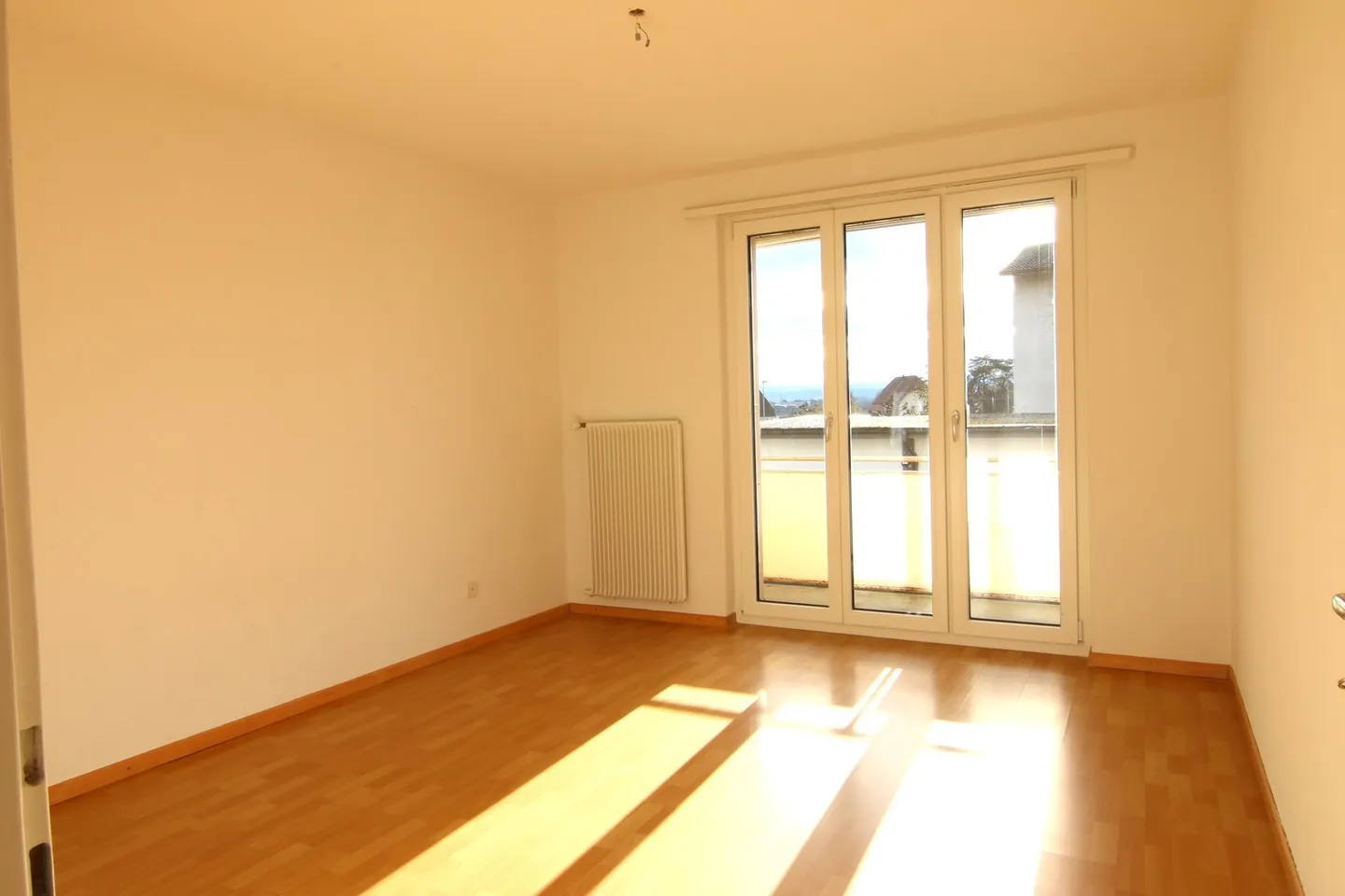 Luminoso appartamento di 3 stanze dopo completa ristrutturazione a Biberist - Foto 4 di 9