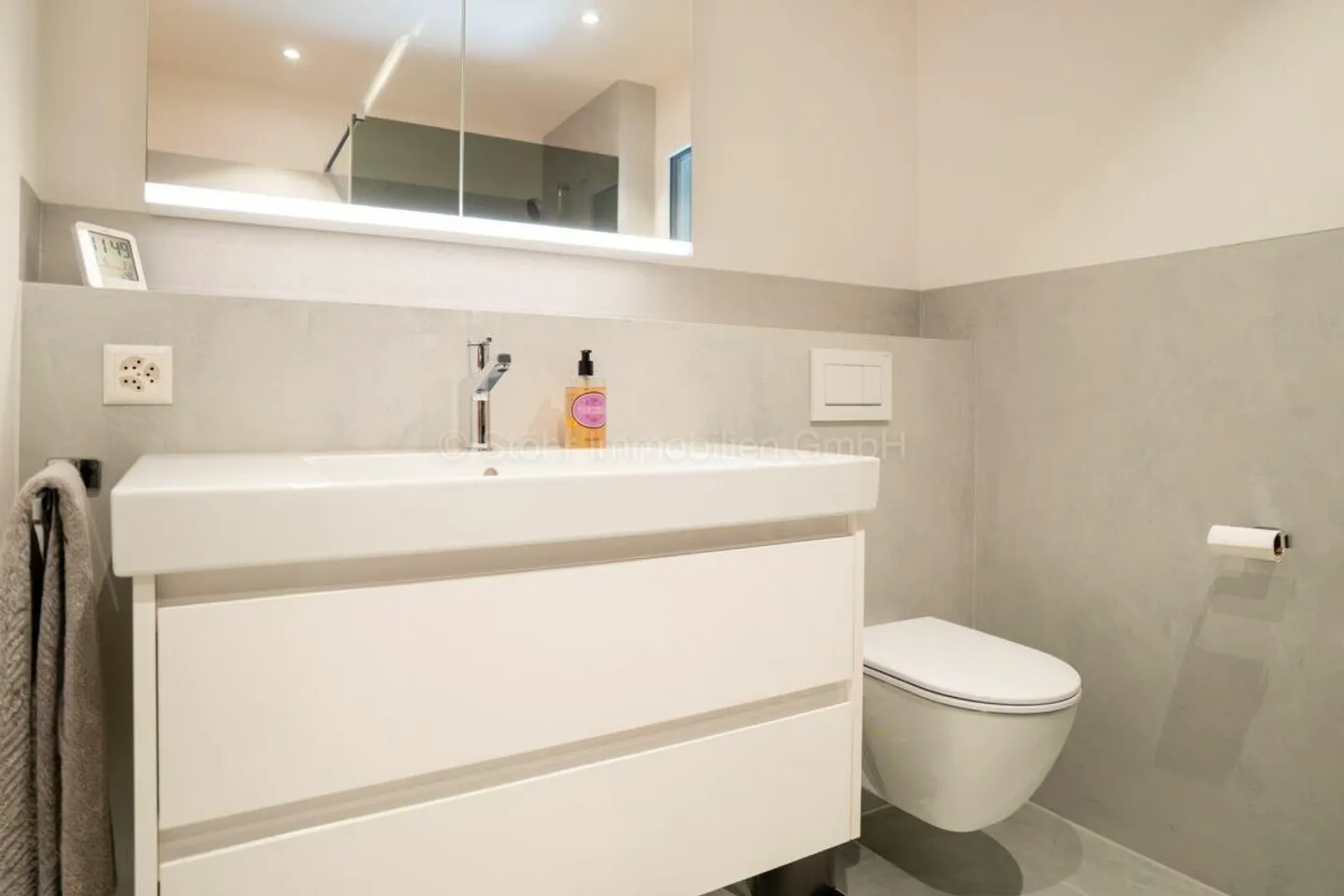 Family-friendly 4.5-room semi-detached house in a well-maintained development - Photo 14 of 27