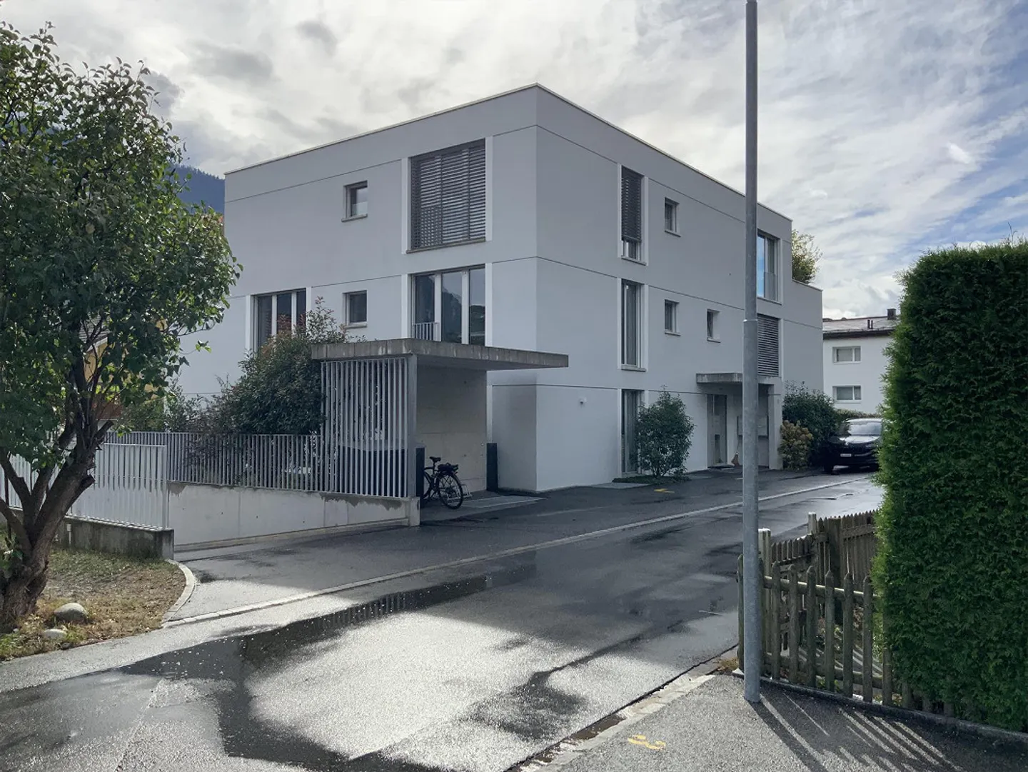 Place de parking dans le garage de l'ONU - Photo 1 sur 4
