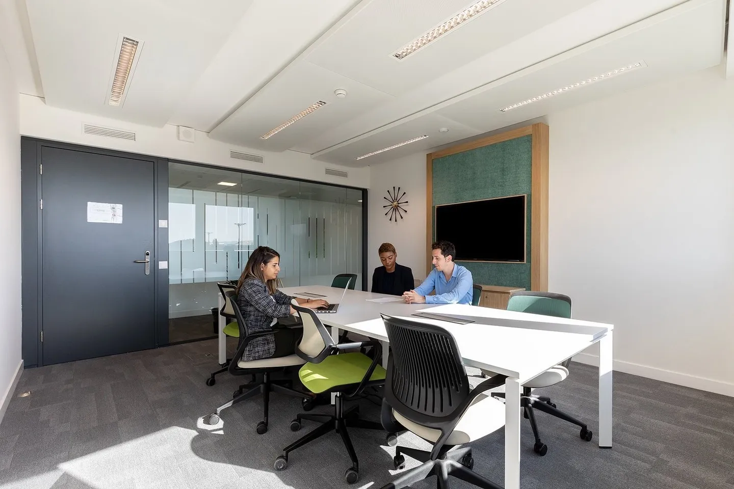 Zugang zu professionellen Coworking-Spaces von Regus Nations - Foto 6 von 7