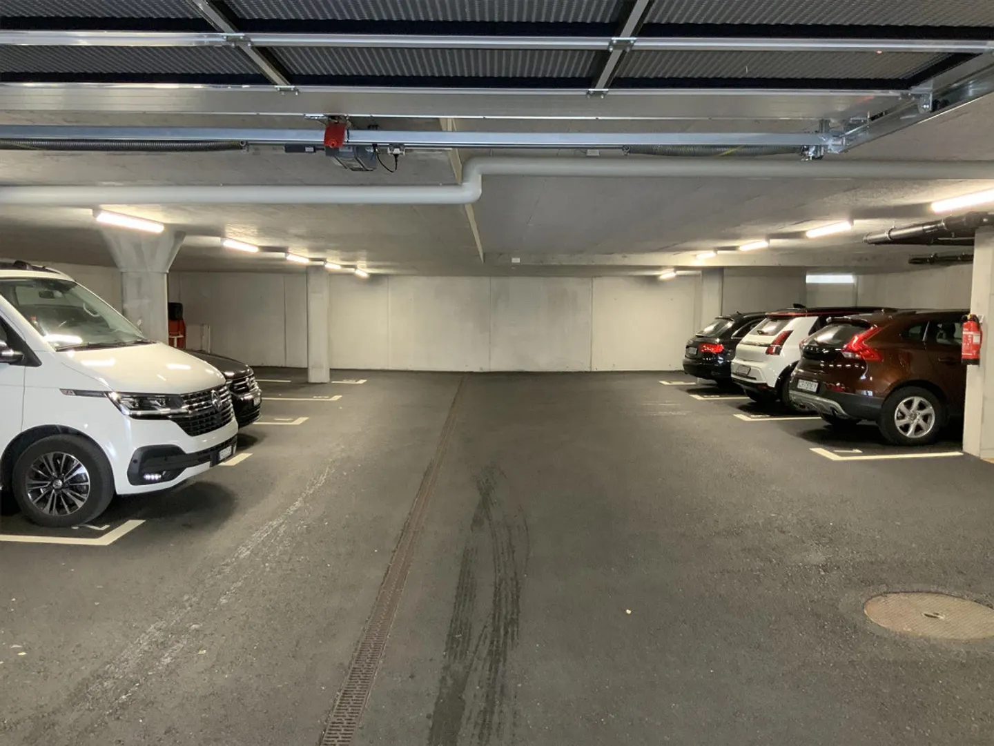 Place de parking dans le garage de l'ONU - Photo 3 sur 4