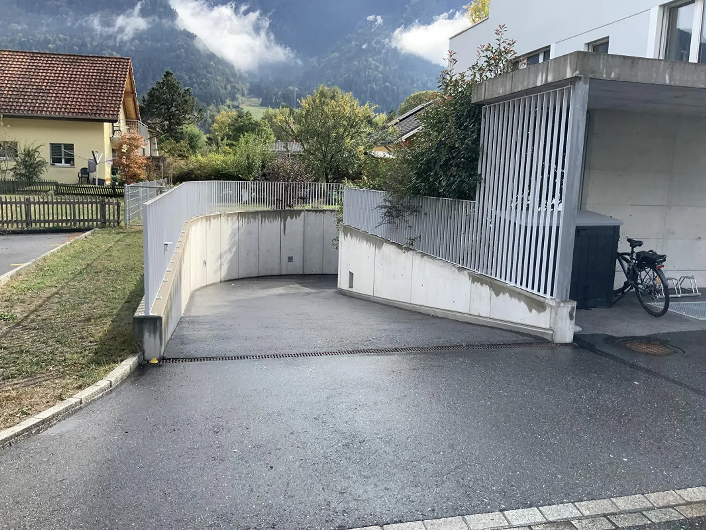 Place de parking dans le garage de l'ONU - Photo 4 sur 4