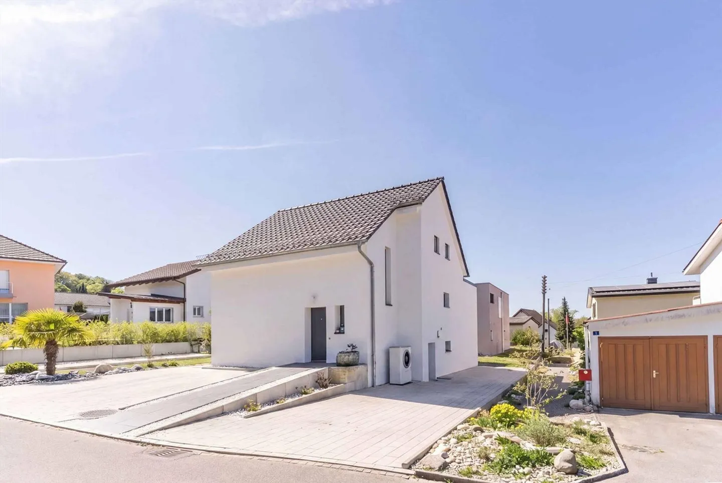 MAISON INDIVIDUELLE RÉNOVÉE DE 6,5 PIÈCES DANS UN EMPLACEMENT STRATÉGIQUE - Photo 4 sur 5
