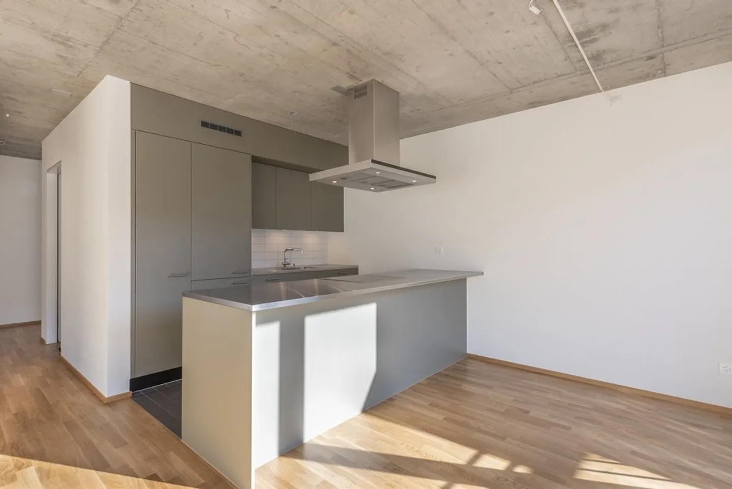 Modernes Apartment mit grosser Terrasse - Foto 2 von 8