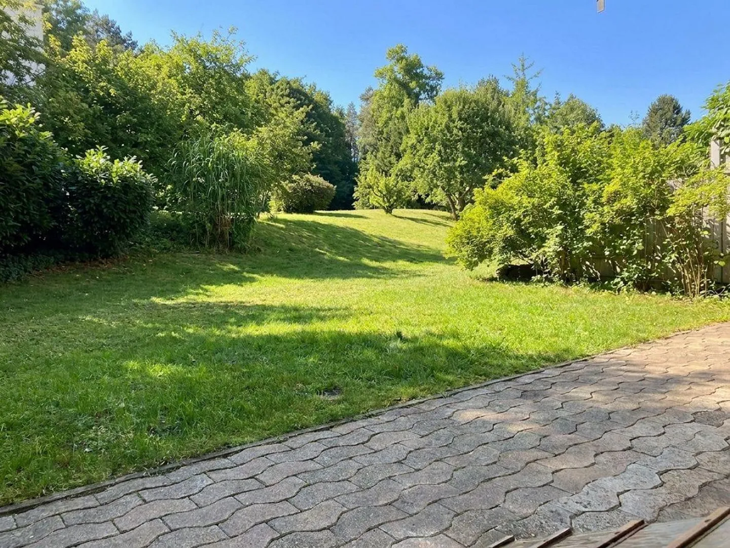 Appartement de jardin de 80 m² avec cheminée - à quelques pas de la gare - Photo 1 sur 13