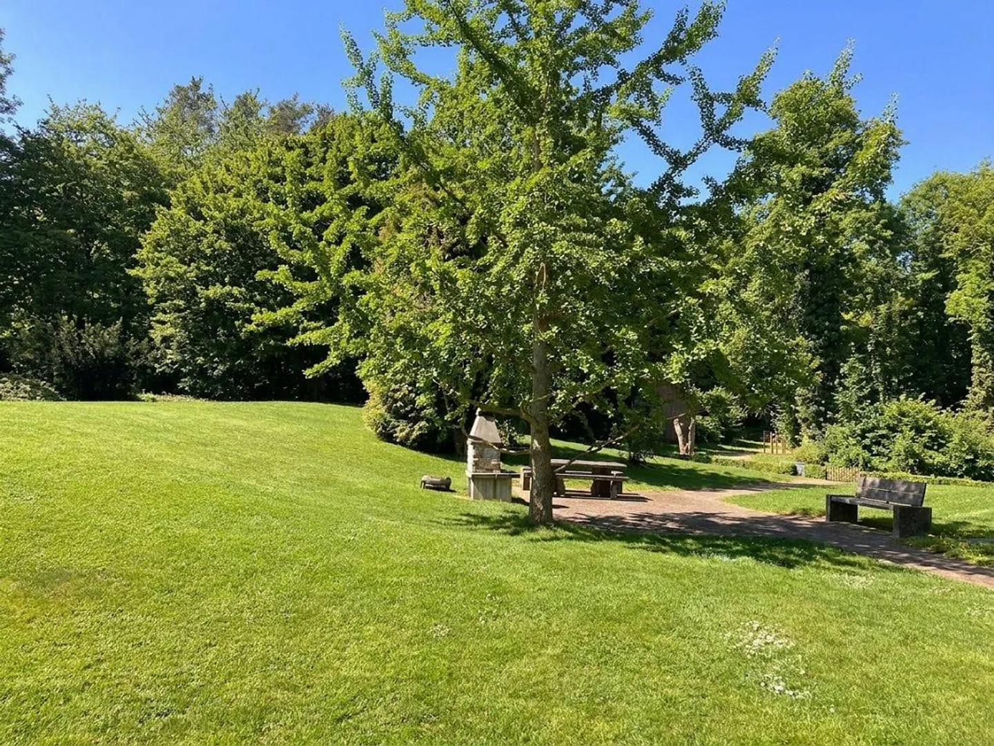 Appartement de jardin de 80 m² avec cheminée - à quelques pas de la gare - Photo 10 sur 13