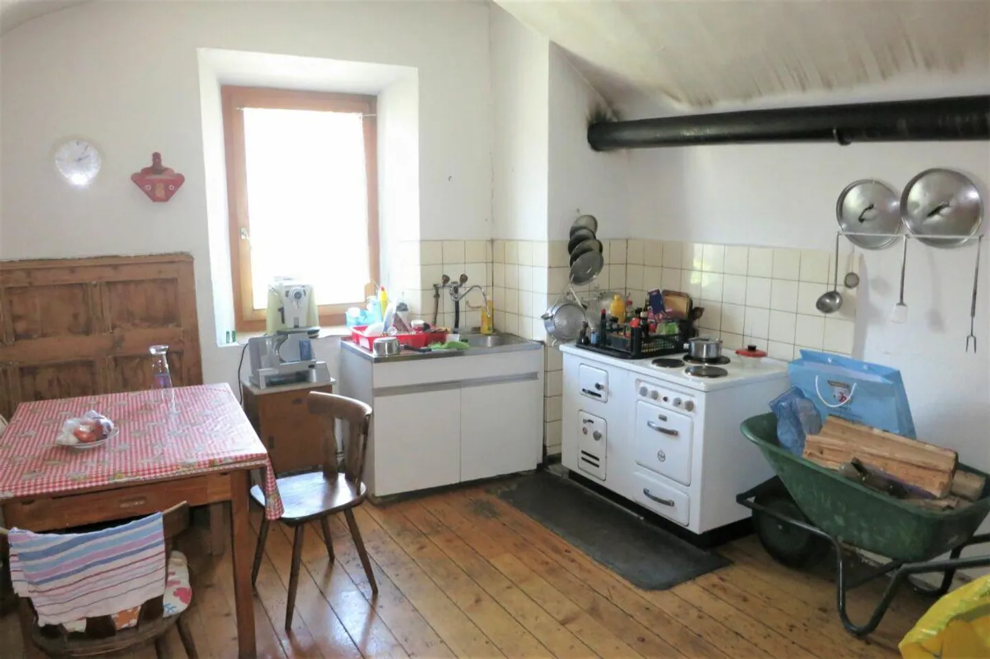 Rustikales grosses Engadinerhaus mit angebauter Scheune und viel Um... - Foto 6 von 10