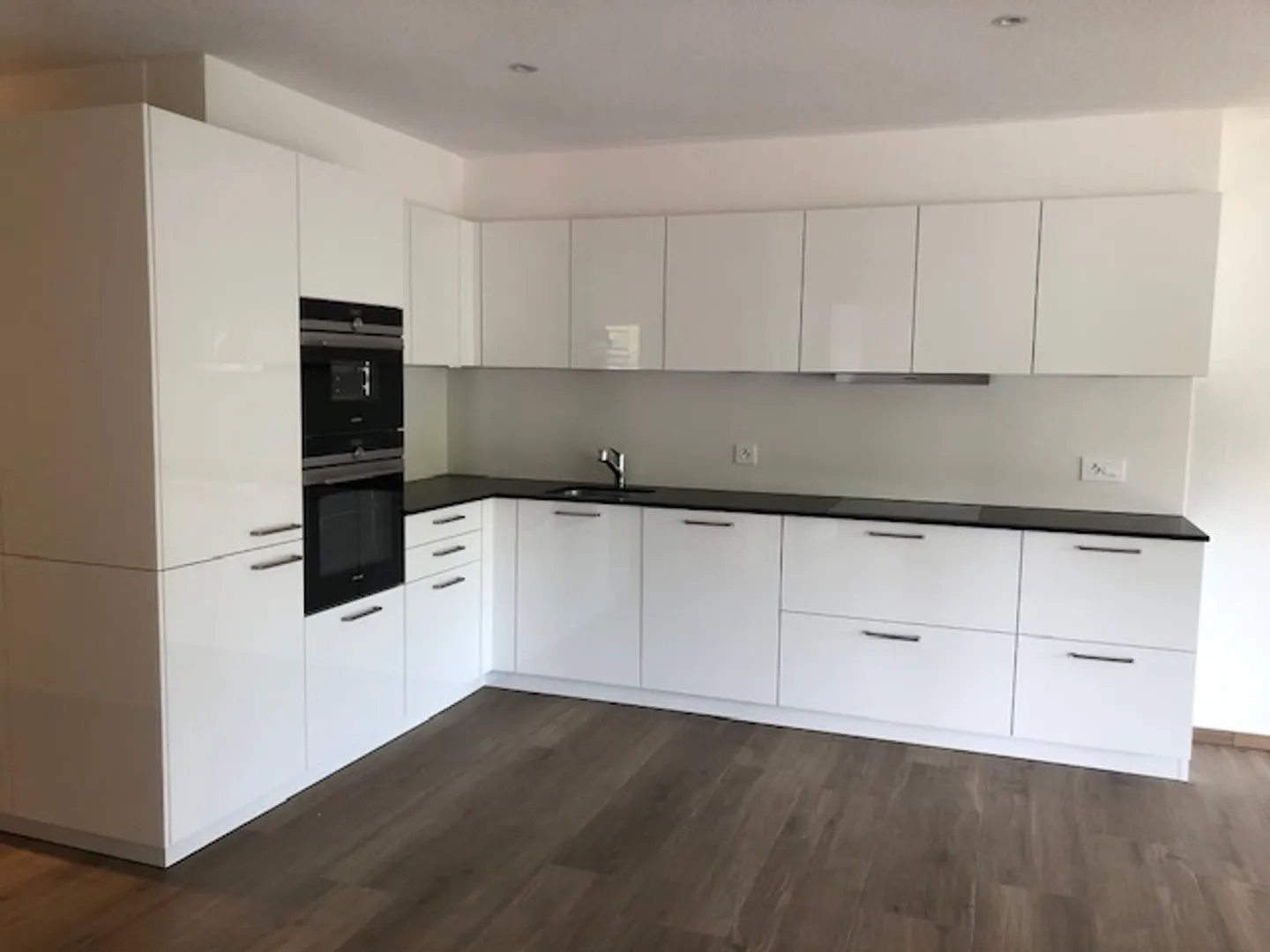 Zu verkaufen - Schöne 4.5 Zimmerwohnung mit grosser Terrasse in Tavannes - Foto 4 von 14