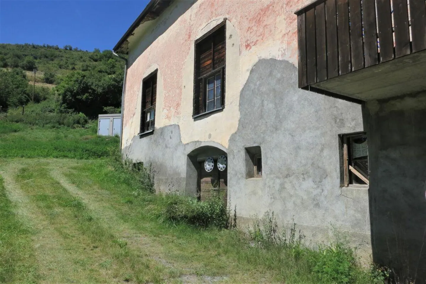 Rustikales grosses Engadinerhaus mit angebauter Scheune und viel Um... - Foto 2 von 10