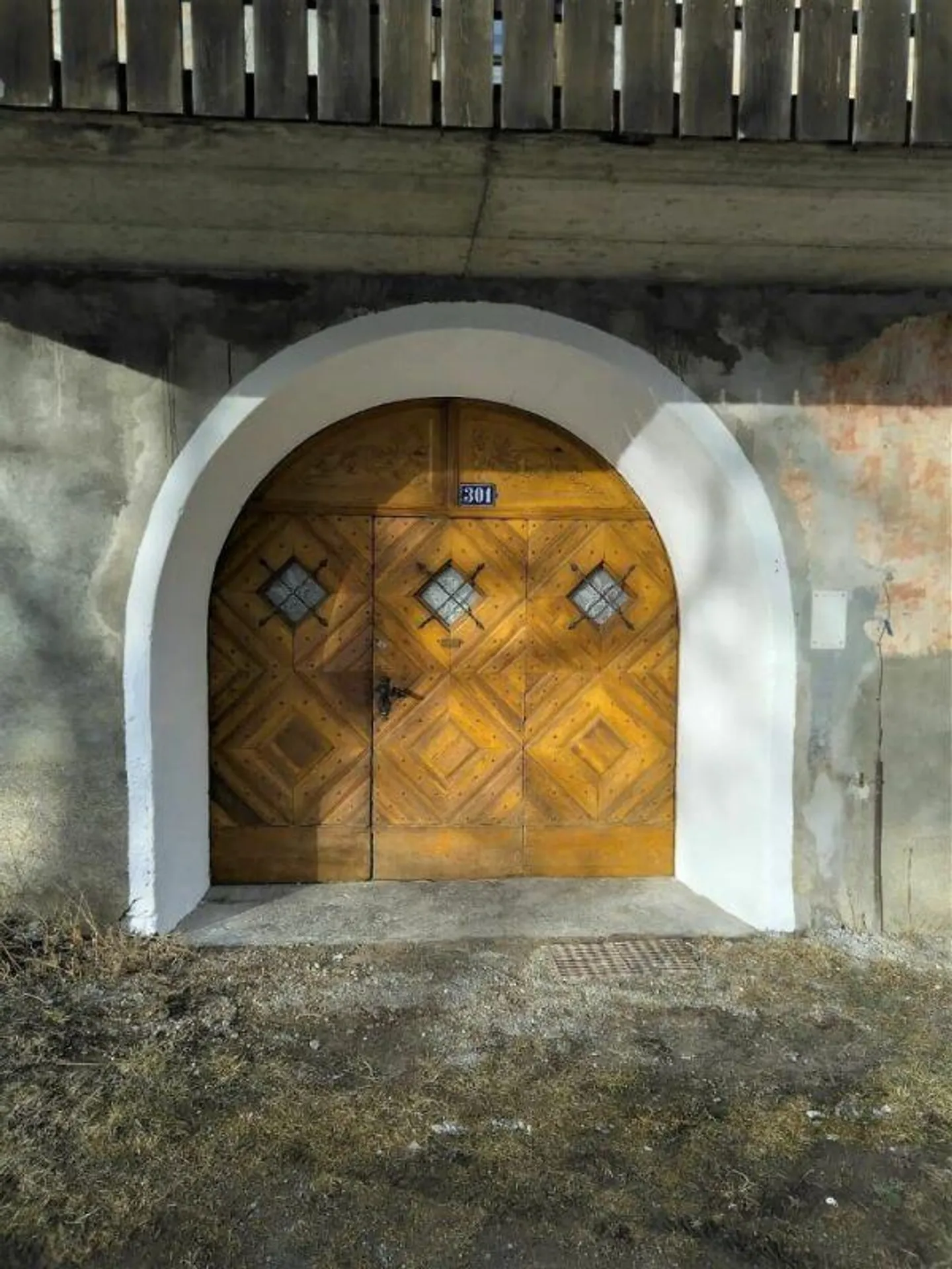 Rustikales grosses Engadinerhaus mit angebauter Scheune und viel Um... - Foto 3 von 10