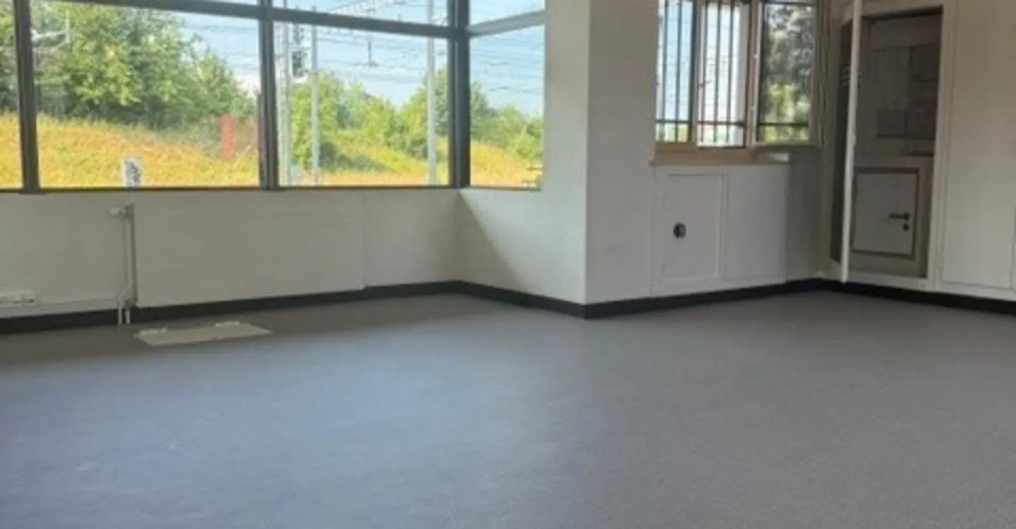 Administrative area of 110 m² in Vernier-Meyrin Cargo - Photo 1 of 6