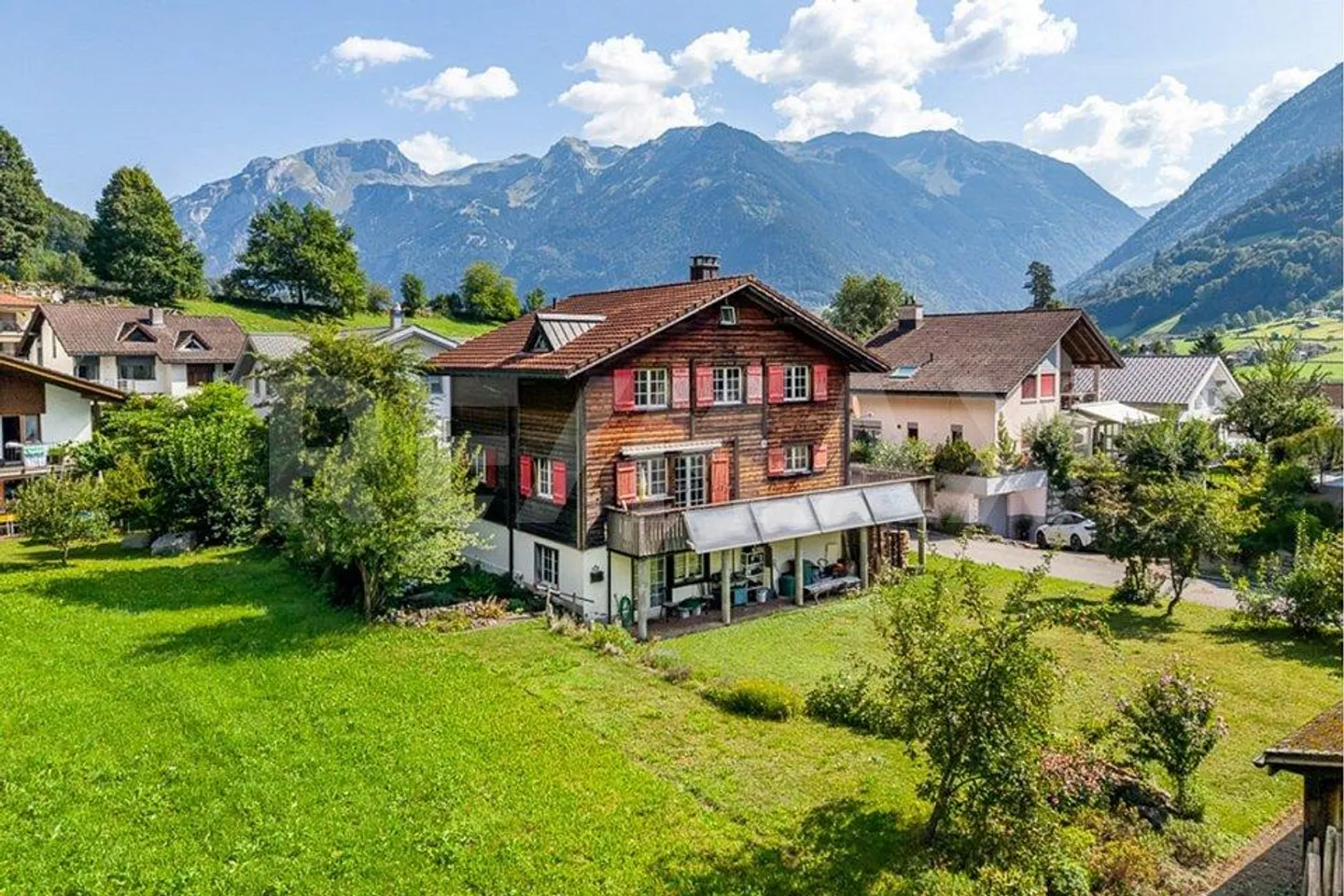 Maison individuelle de 6½ pièces avec un terrain généreux - Photo 1 sur 13