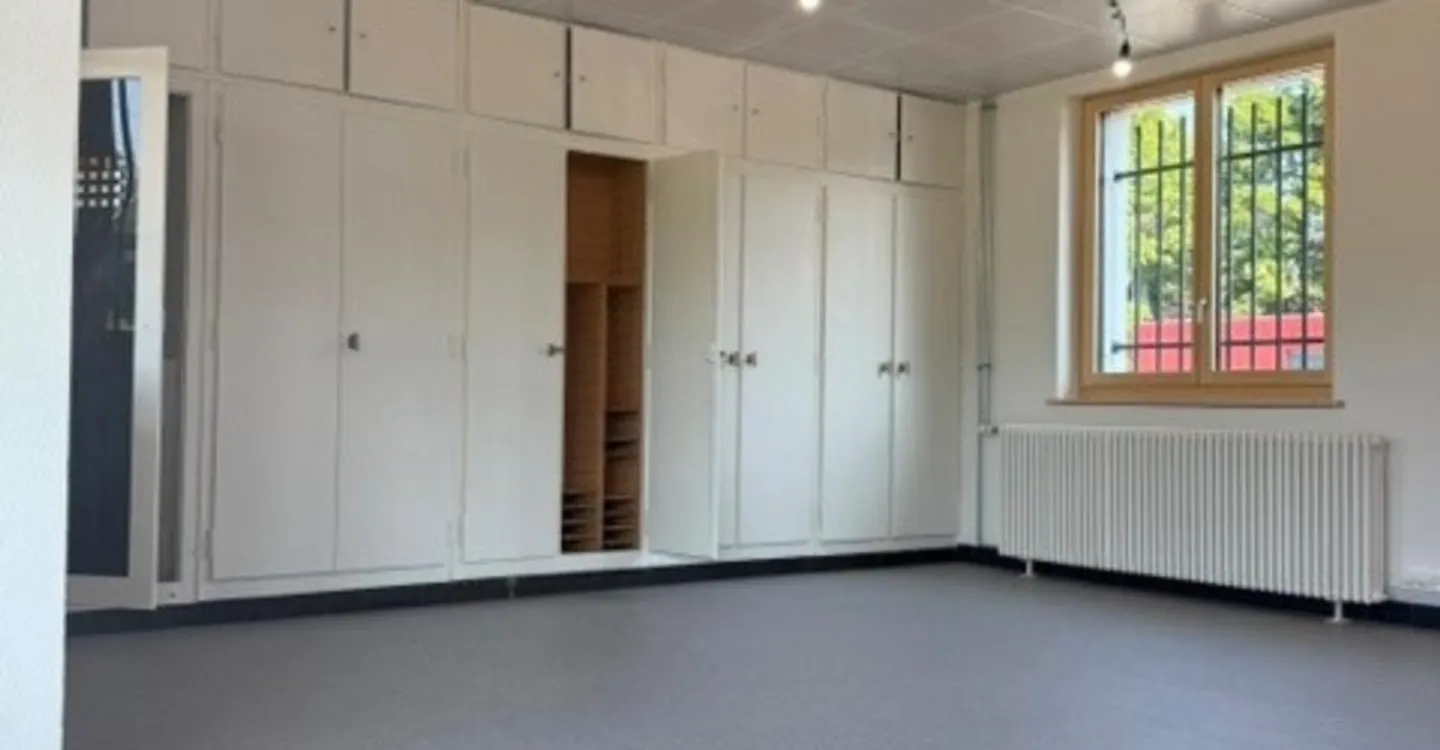 Administrative area of 110 m² in Vernier-Meyrin Cargo - Photo 3 of 6