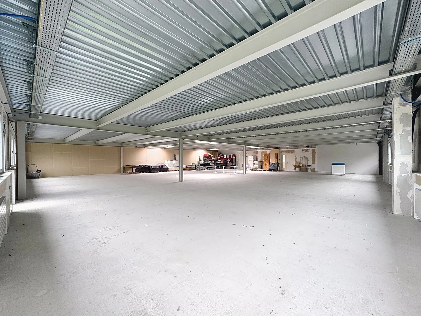 Rent - 440 m2 area in Rossens - Photo 2 of 4