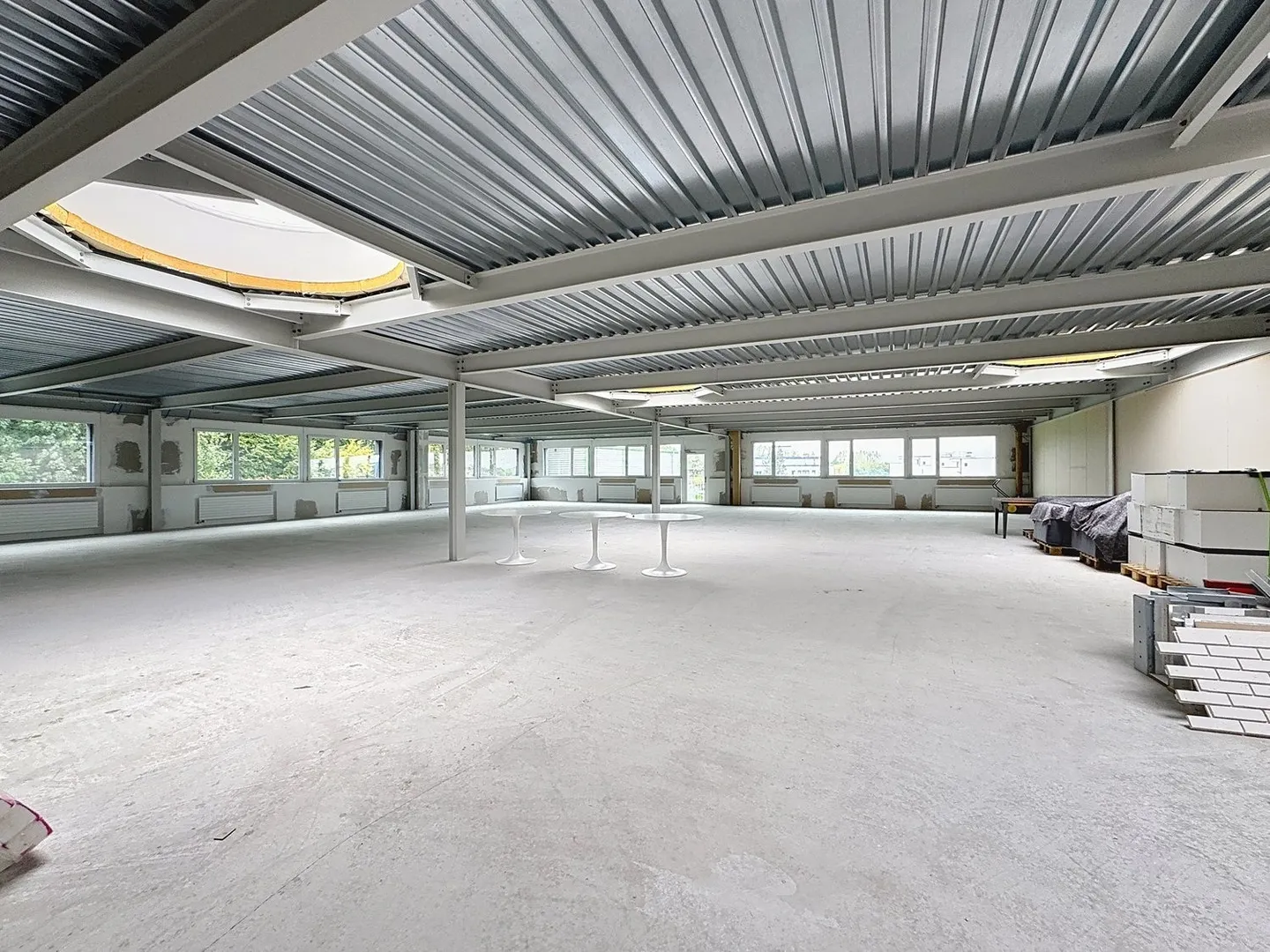 Rent - 440 m2 area in Rossens - Photo 3 of 4