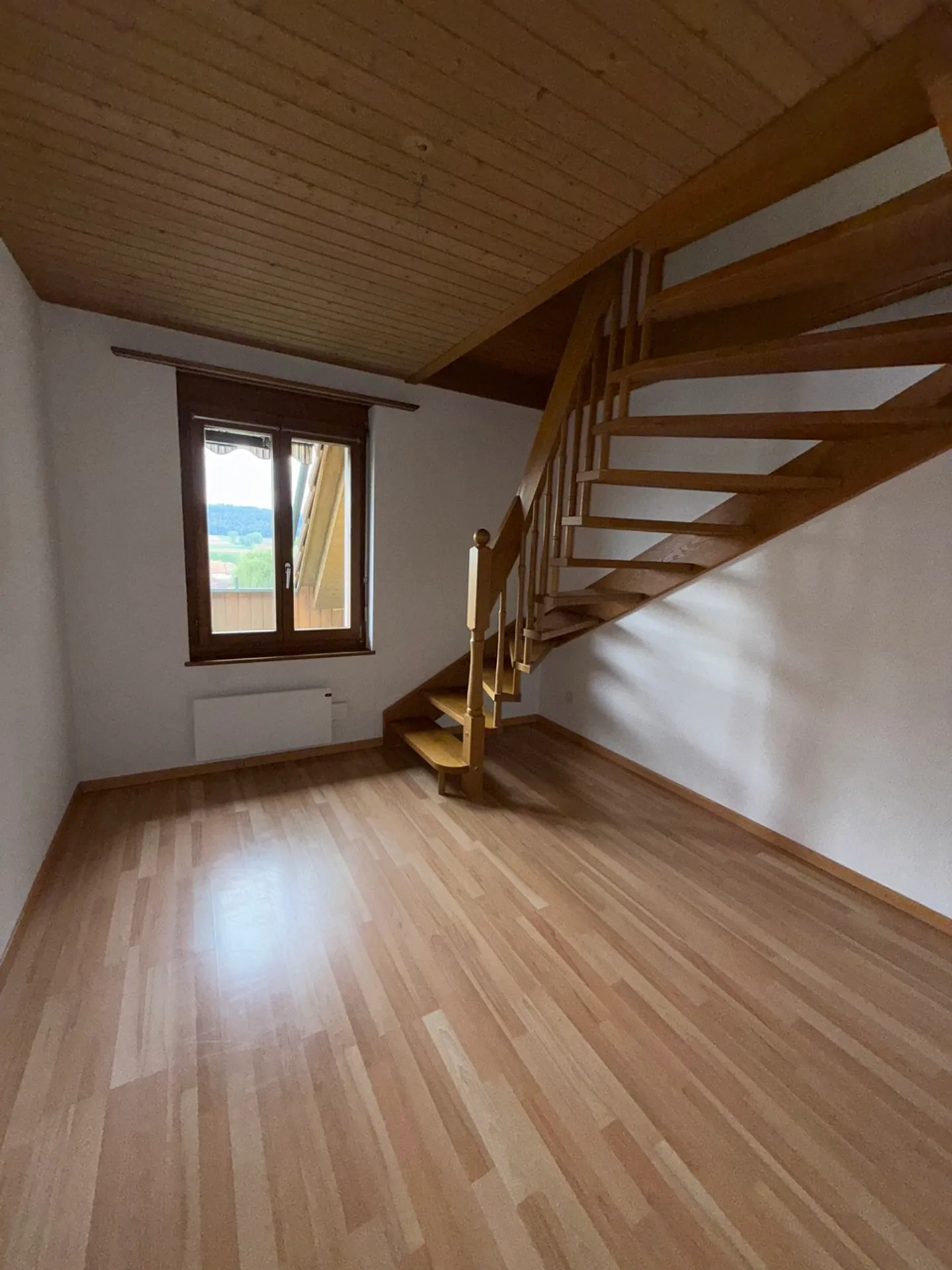 Affascinante appartamento maisonette di 3,5 stanze in affitto in campagna - Foto 2 di 12