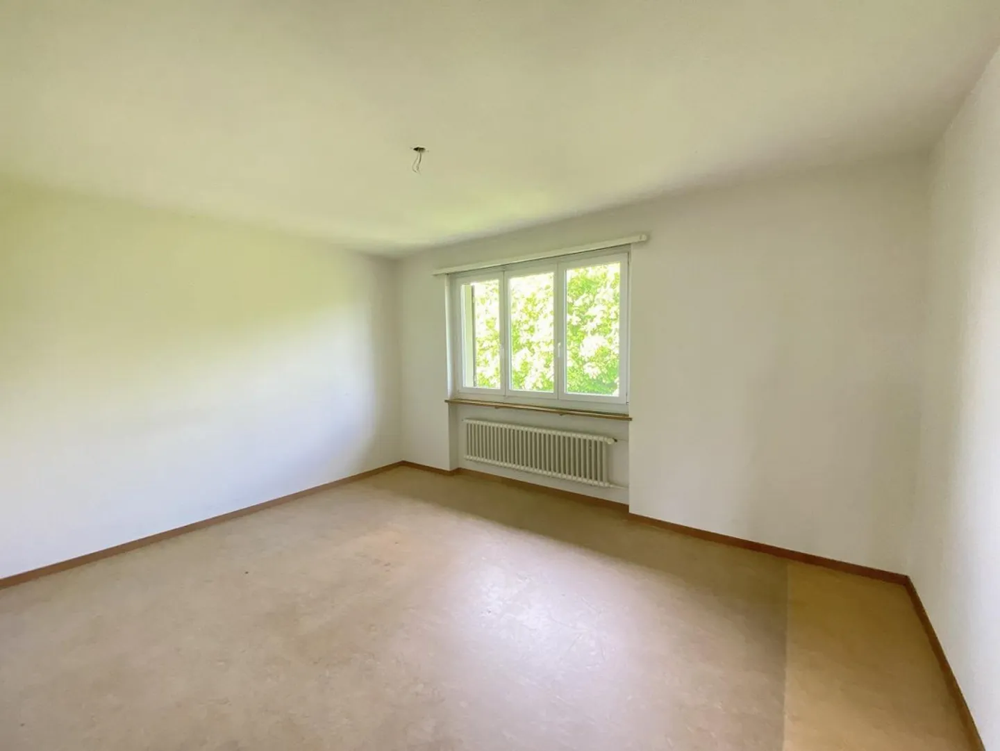 Appartamento d'epoca ristrutturato in posizione tranquilla limitato fino al 31.3.2027 - Foto 2 di 8