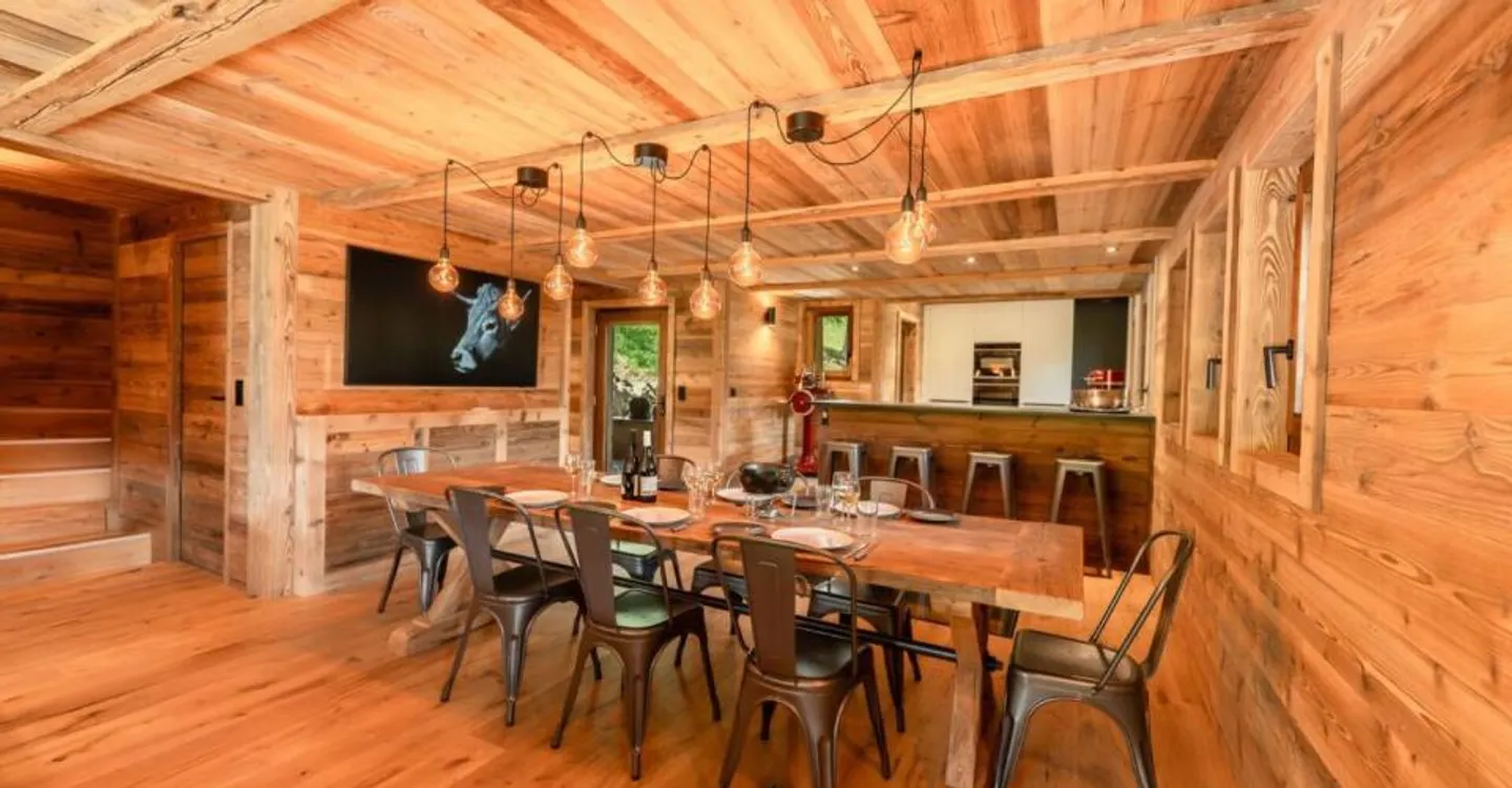 Exceptional Alpine Chalet Retreat - Photo 7 of 12