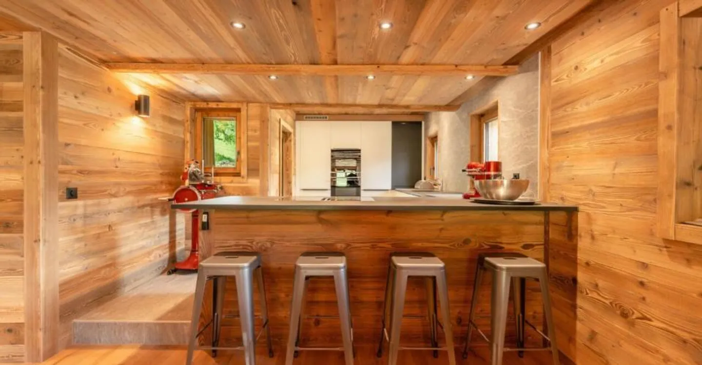 Exceptional Alpine Chalet Retreat - Photo 9 of 12